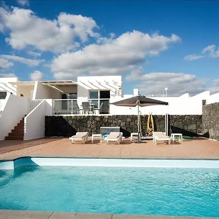Vila Puerto Del Carmen Sleeps 5 With Pool *