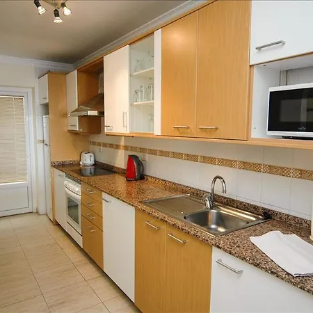 Vila Puerto Del Carmen Sleeps 5 With Pool