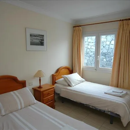 Puerto Del Carmen Sleeps 5 With Pool Vila
